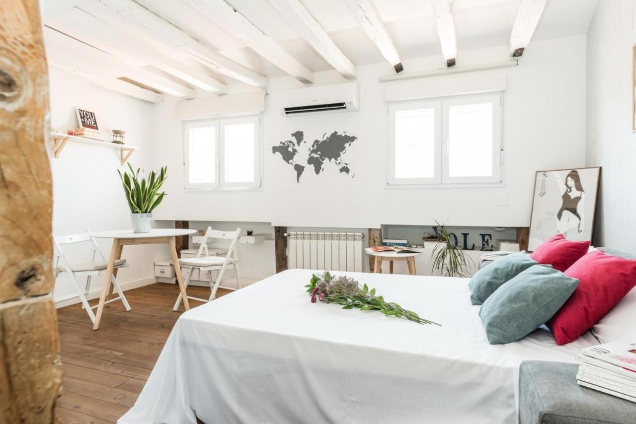 Charming La Latina Home Madrid Bagian luar foto