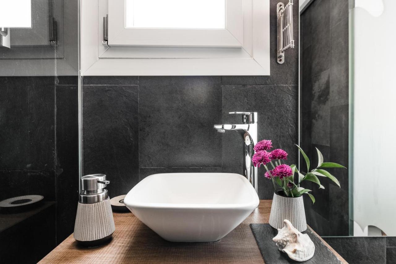 Charming La Latina Home Madrid Bagian luar foto